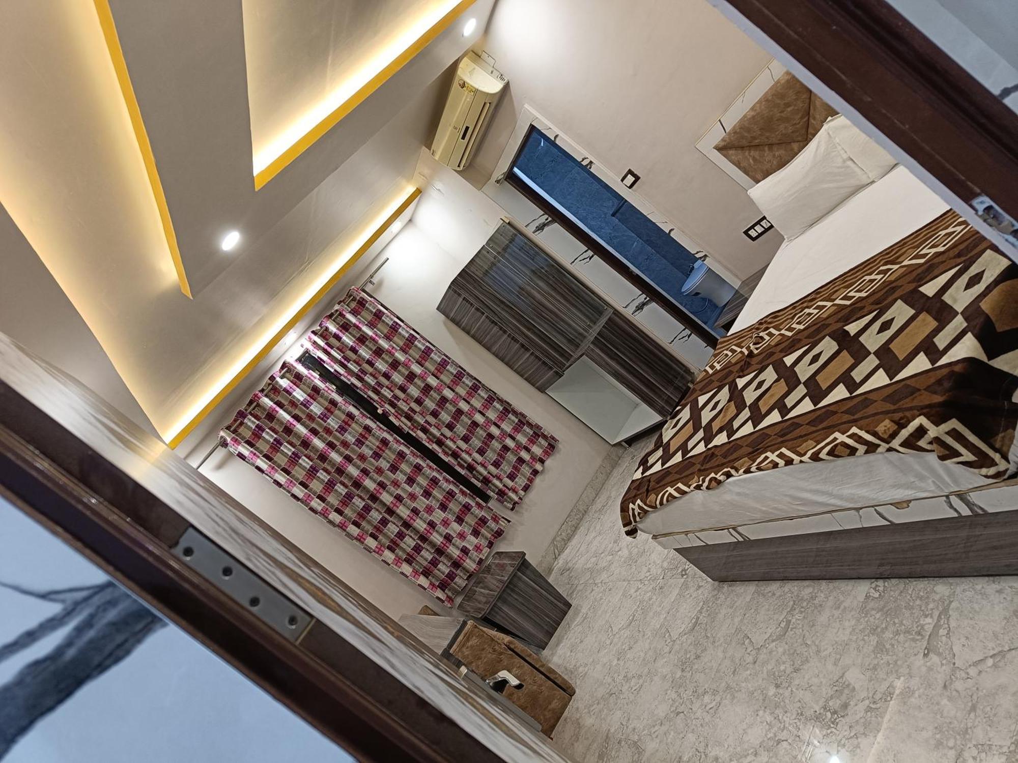 Pragya International Hotel Varanasi Ngoại thất bức ảnh