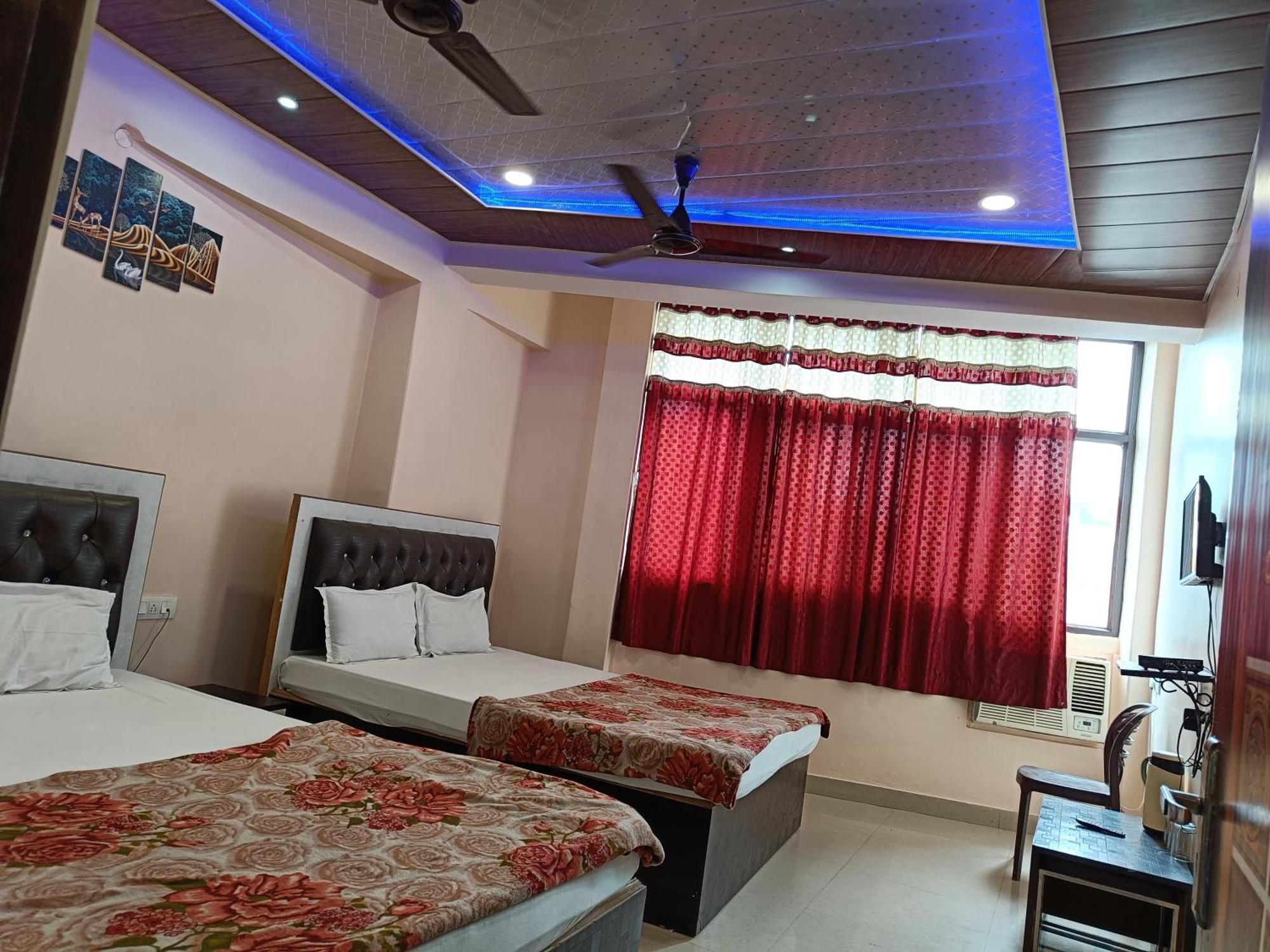Pragya International Hotel Varanasi Ngoại thất bức ảnh